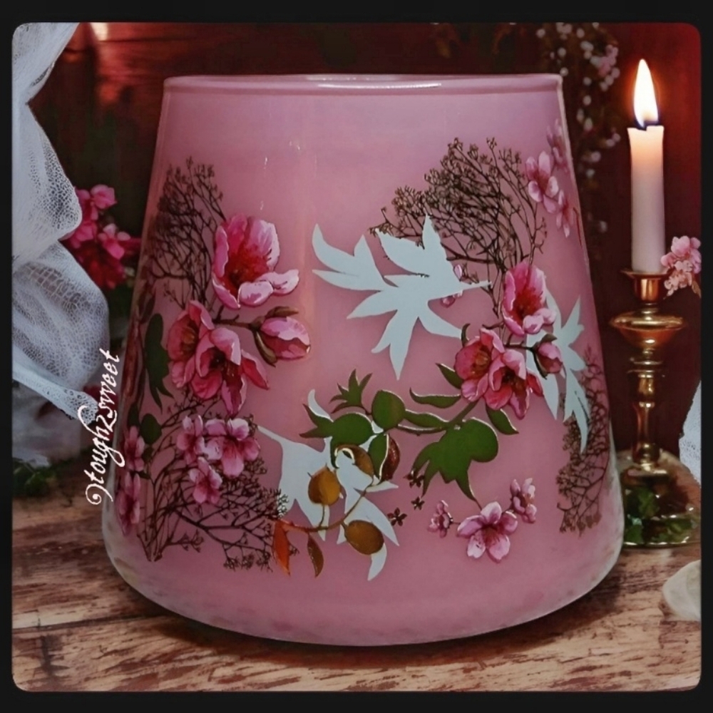 🆕️CHERRY & ALMOND HIGHLY SCENTED 11.2 OZ CANDLE IN A PINK FLORAL GLASS JAR